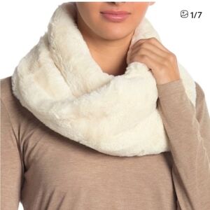 Elegant Ivory Faux Fur Infinity Scarf